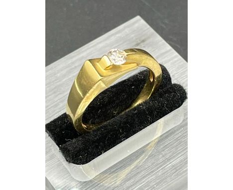 An 18ct gold and diamond contemporary ring (5.1g) Size N 