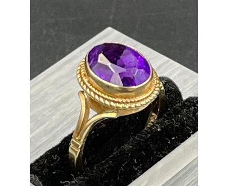 A 9ct gold amethyst ring Size J1/2