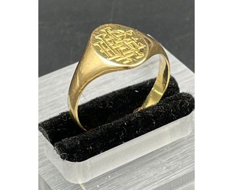 An 18ct gold signet ring Size S (Total Weight 4.7g)