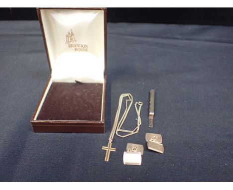 A PAIR OF 9ct GOLD CUFFLINKSa similar tie clip, and Cross pendant