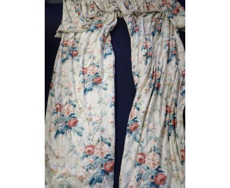 A PAIR OF COUNTRY HOUSE CHINTZ CURTAINS AND PELMETlined and interlined, approx 262cm long, pelmet 161cm wide