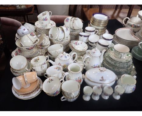 A ROYAL WORCESTER 'ROANOKE' PART TEA SERVICEa 'Royal Garden' part tea service and a quantity of incomplete tea and dinner ser