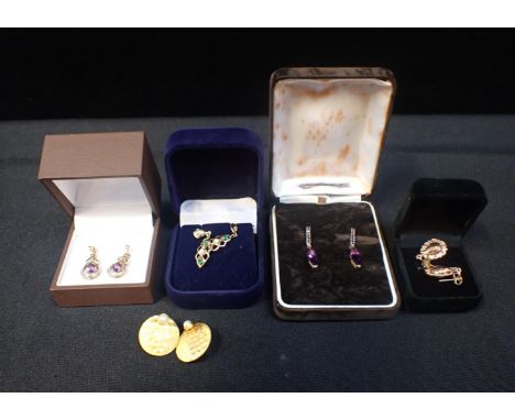 A PAIR OF 9ct GOLD, EMERALD AND OPAL EARRINGStwo pairs of gold and amethyst earrings, and two unmarked pairs (5)