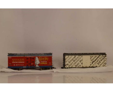 USA Trains G Gauge American Boxcars (4) unboxed, white NY Central Steinlager Reefer wagon no. 24624, missing one roof handrai