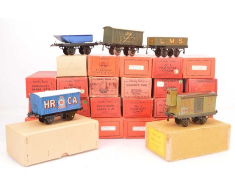 Boxed Pre-and Post-war Hornby 0 Gauge Rolling Stock (25), pre-war 'OAG-base' items including Carr's and Crawford's biscuit va