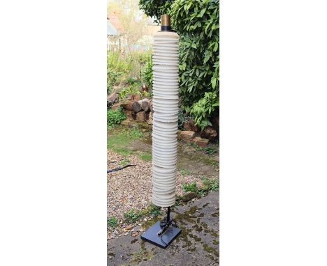 A modern design floor standing&nbsp; lamp