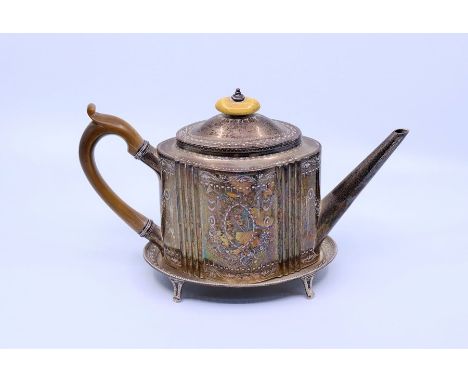 A fine silver teapot and matching stand , Robert Hennel III , 1825 total gross&nbsp; 580g&nbsp;