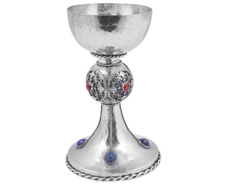 A GEORGE V SILVER CHALICE, SIBYL DUNLOP, LONDON, 1927 hammer finished and applied with corded borders throughout, the hemisph