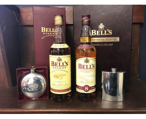 BELL'S FINEST Blended Scotch Whisky 70cl, 40% volume, in leatherette box with pewter hip flask. BELL'S CHERRYBANK CENTRE BOTT