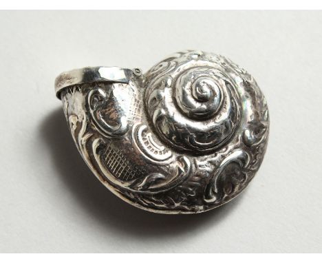 A SILVER SHELL SNUFF/PILL BOX