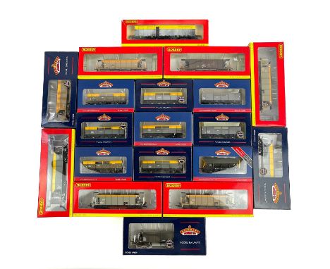 Bachmann / Hornby departmental Sealion, Seacow, Limpet, Barrier and ZSX van (x19)  Comprising:"Sealion" hopper vehicles (x4) 