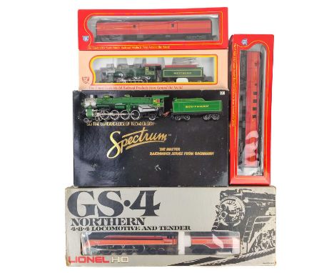 American Railroad OO/HO scale Southern Pacific (x5 items)  Comprising:Lionel Southern Pacific 4-8-4 Tender locomotive no. 445