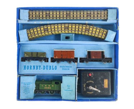 Hornby Dublo 3rail EDG7 LNER tank engine boxed goods train set Comprising LNER pre-nationalisation 0-6-2T tank engine No. 959