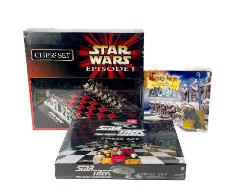 Star Wars 1999 Chess Schach - Chess Set - Sealed