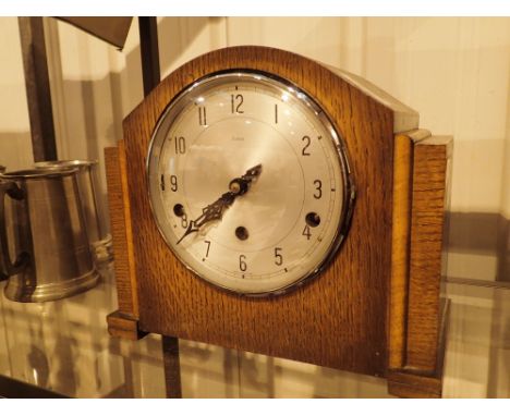 Oak mantel clock by Enfield with key CONDITION REPORT: This item is working at lotting.