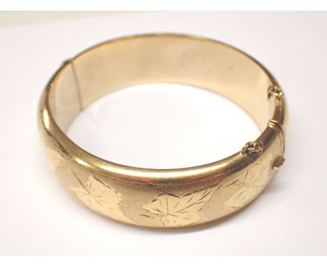 Vintage engraved 9ct gold metal core wide curb bangle CONDITION REPORT: Width - 1.9 cm