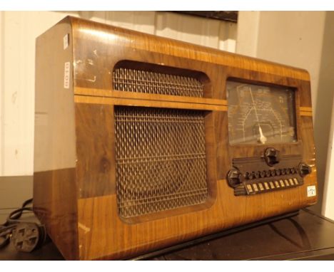 Large RGD vintage wood cased valve radio