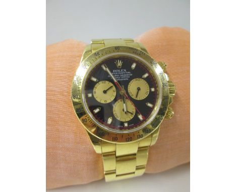 Rolex Cosmograph Daytona Oyster Perpetual, Superlative Chronometer Men's Wrist Watch in Gold 18k (750). S/N Z815848. Swiss Ma