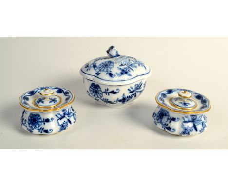 Two Meissen 'Onion' pattern small circular lidded jars, each height 5cm, together with a similar oval lidded box with a roseb