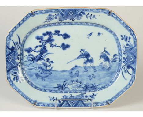 A Chinese porcelain blue and white, octagonal serving dish, decorated with a hunting scene, circa 1780, width 36cm.    Condit