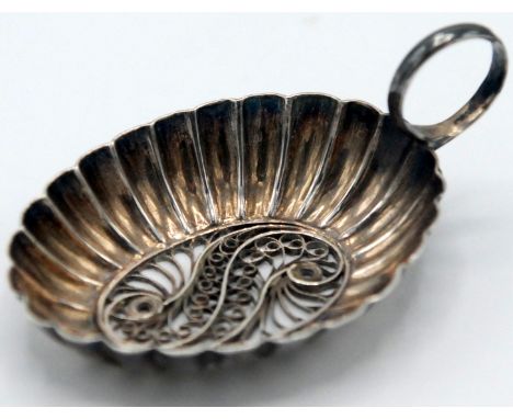 A Joseph Willmore fluted oval and filigree silver caddy spoon with ring handle, Birmingham 1807.   Condition report:  Good co