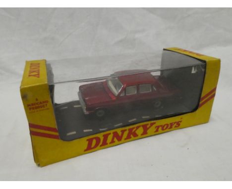 Dinky Toys - 151 Vauxhall Victor 101 in original box