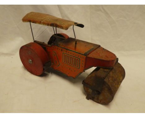 An old tin-plate road roller (af)