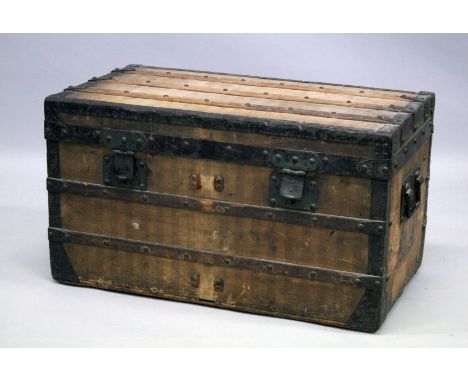 AN OLD LOUIS VUITTON WOODEN, METAL BOUND TRUNK, with lift out compartment 2ft 6ins long, 1ft 5ins wide &amp; 1ft 5ins deep.