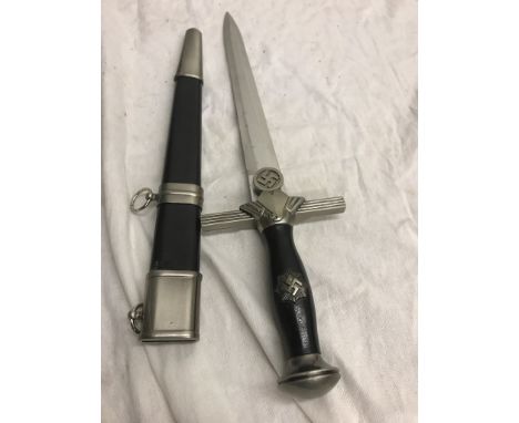 A Re-Enactor's German dagger and sheath