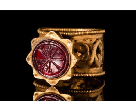 Ca. AD 500 - 700.A Byzantine 21.5 ct gold ring decorated with an intaglio depicting the Chi Rho monogram set in a star shaped