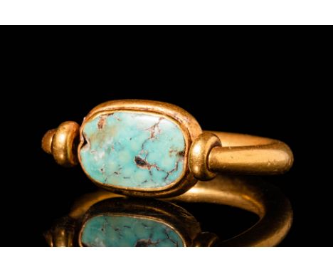 New Kingdom, Ca. 1550 - 1069 BC.An Egyptian 21.5 ct gold finger ring with polished turquoise bezel set in gold elongated fram