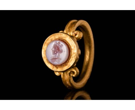 Ca. AD 200 - 400.A late Roman 22.5 ct gold ring with an intaglio depicting Tyche facing left set in a solid large circular be