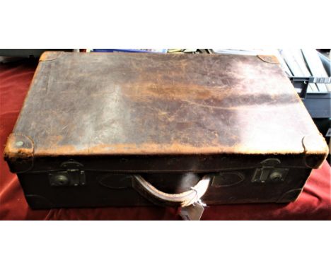 Vintage early 20th Century Leather Officers Travel Case, in good condition with a canvas lining, 65cm x 39cm x 19.5cm