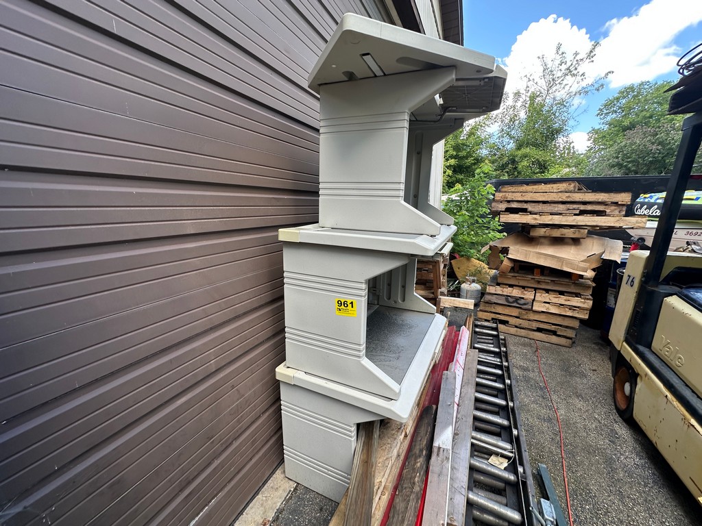 Lot 961