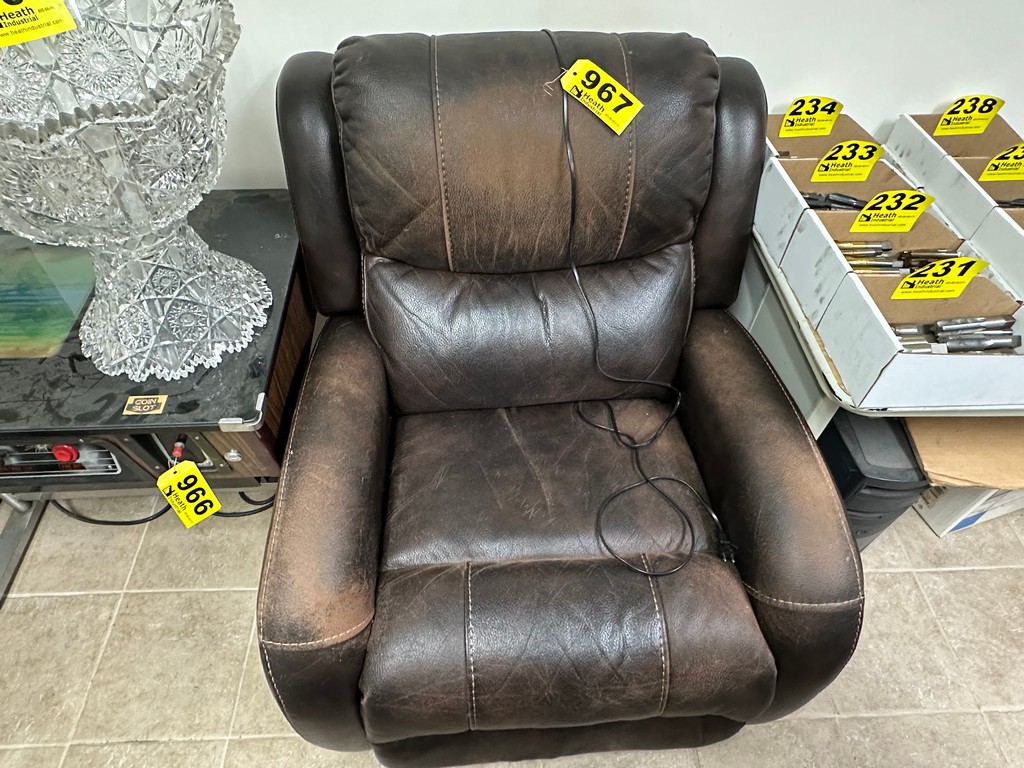 Lot 967