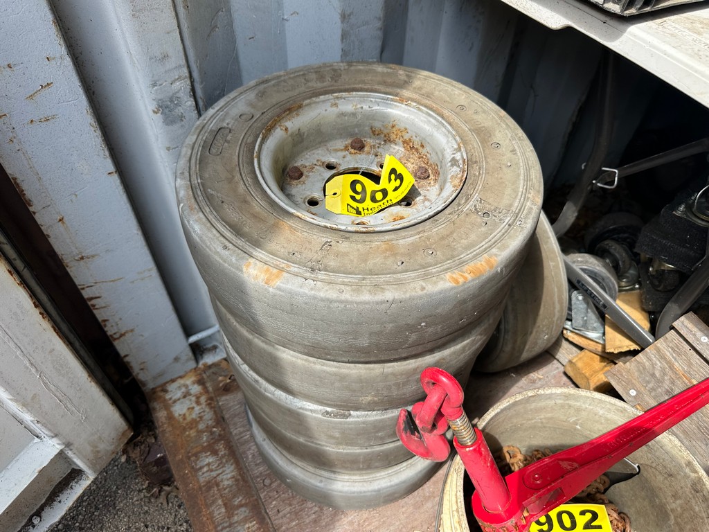 Lot 903