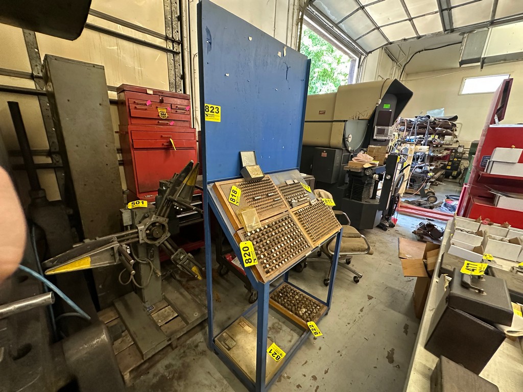 Lot 823