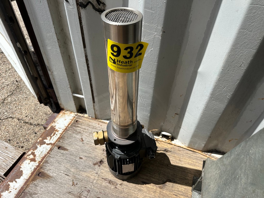 Lot 932