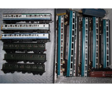 Approx 100 OO scale model railway rolling stock, many have three link chain coupling 