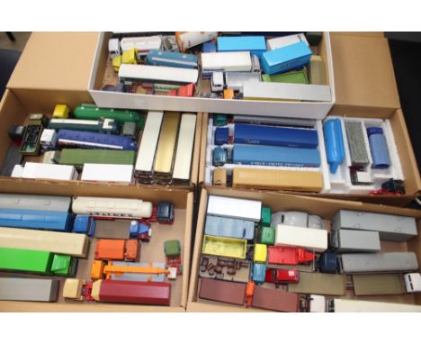 Five trays of HO scale lorries and buses, plastic, mainly German 