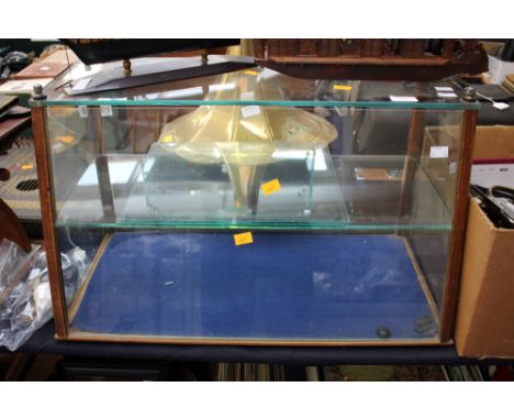 A table top display case with sloped front, fitted with single glass shelf, width 25.5 cm approx, height 15 cm approx, depth 