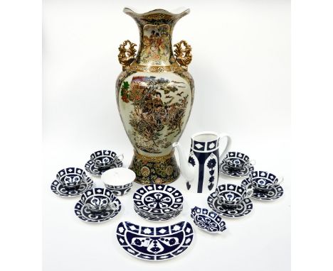 A Japanese vase and a blue and white ceramic part tea service (2) 