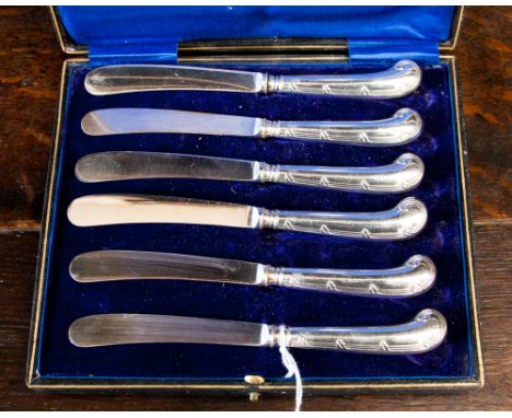 A cased set of silver pistol handled fruit knives, hallmark Sheffield 1912, William Hutton and Sons Ltd 