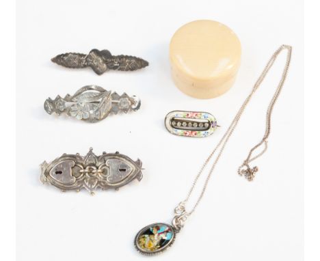 Three Victorian silver sweetheart brooches, together with an enamel and paste buckle brooch in an ivorine case and a foil/but