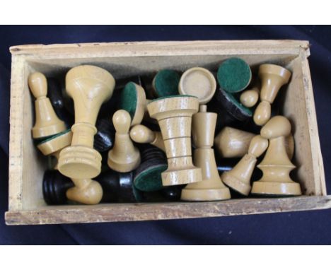 A 1930s boxed wooden chess set 
