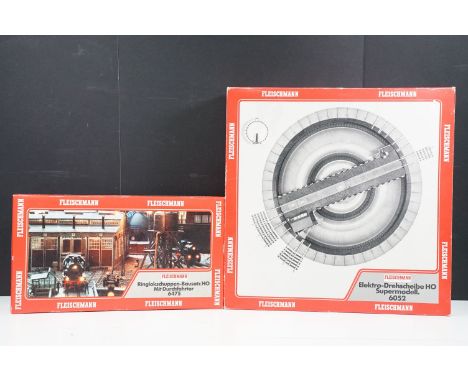 Two boxed Fleischmann HO gauge accessories to include 6475 three rail engine shed and 6052 Electric Turntable, both appearing