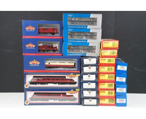 26 Boxed OO gauge items of rolling stock to include 8 x Hornby (R40026 Restaurant Buffet Coach, R4521 Lavatory Composite Coac