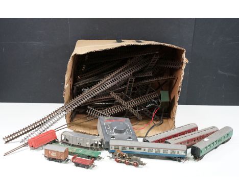 Quantity of OO gauge model railway to include 8 items of rolling stock and various track, condition varies