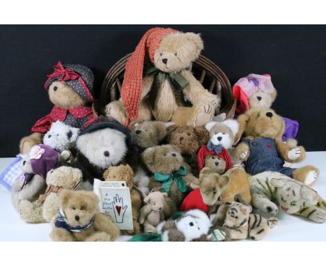 Collection of teddies to include mainly The Boyds Collection featuring Hubert Harvestbeary, Max Relax, Dixie Hackett, Mamie G