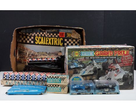 Collection of boxed and unboxed Scalextric to include boxed C/81 Cooper in red, boxed C/82 Lotus in green, boxed C277 Lap Cou